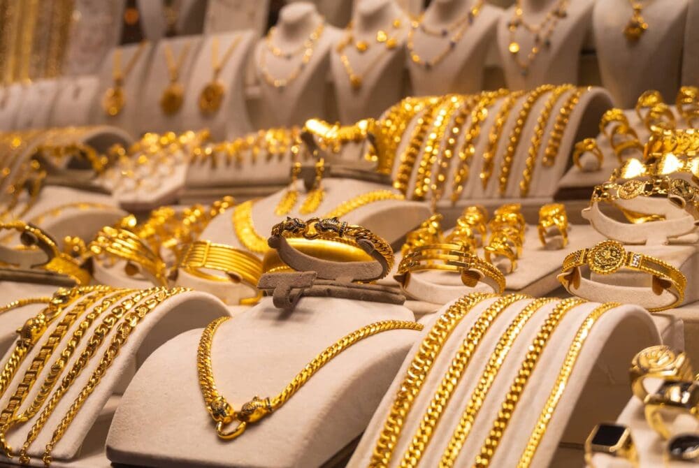 ทองคำรูปพรรณคือทองคำที่ถูกนำมาแปรรูปให้มีลักษณะเป็นเครื่องประดับ