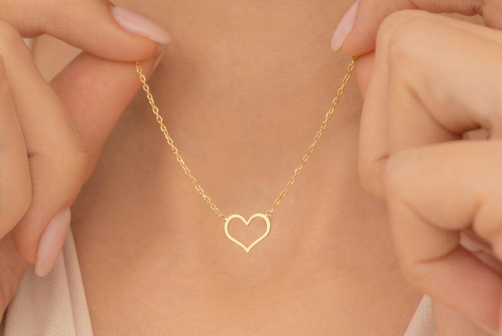 ผู้หญิงใส่สร้อยทองน่ารัก ๆ ที่ใส่ง่ายและแมตช์ได้กับทุกลุค